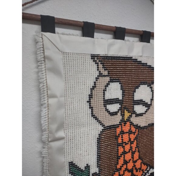 Vintage 1970s Caron Latch Hook Yarn Sleepy Owl Rug Wall Hanging, Wood Dowel Rod - Picture 10 of 12